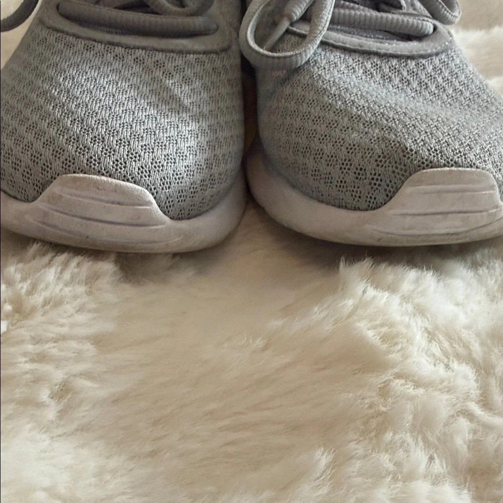 Nike Tanjun Light Gray Sneakers - Picture 8 of 10